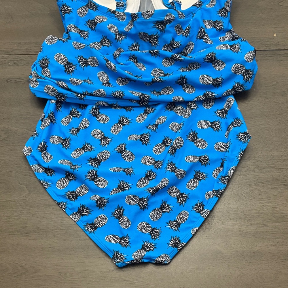 Torrid One Piece Swimsuit, Size 2 with underwire - Picture 4 of 8